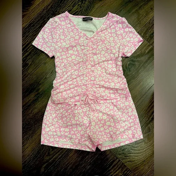 Kidtopia super soft pink Top and Shorts set - Picture 2 of 7